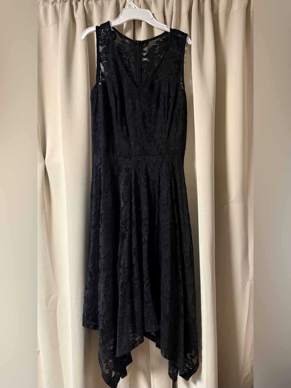 Black Lace V-Neck Sleeveless Fit-and-Flare Dress